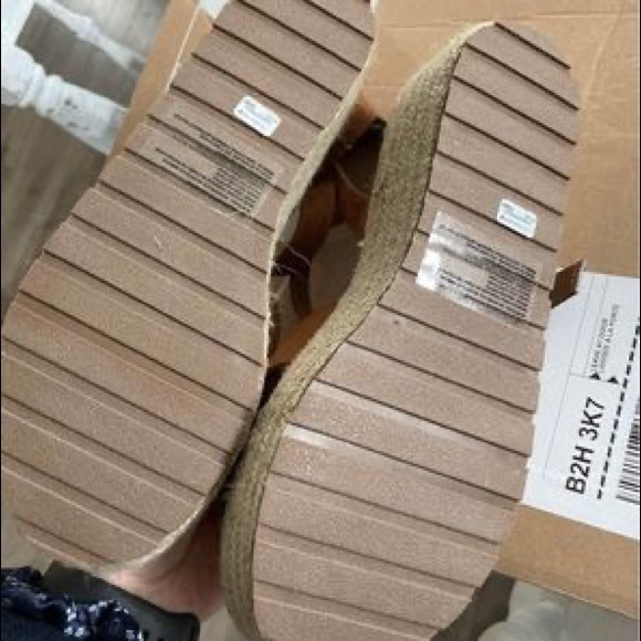 American Eagle Size 7 Sandals - Picture 2 of 2